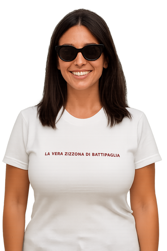 T-shirt girocollo ricamata - la vera zizzona di Battipaglia