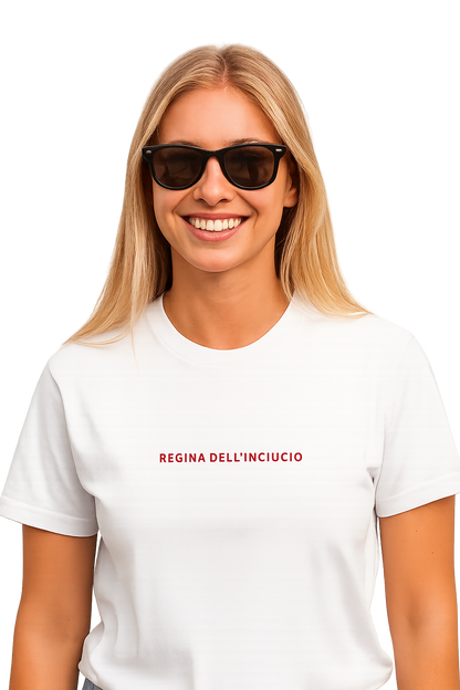 T-shirt girocollo ricamata- Regina dell'inciucio