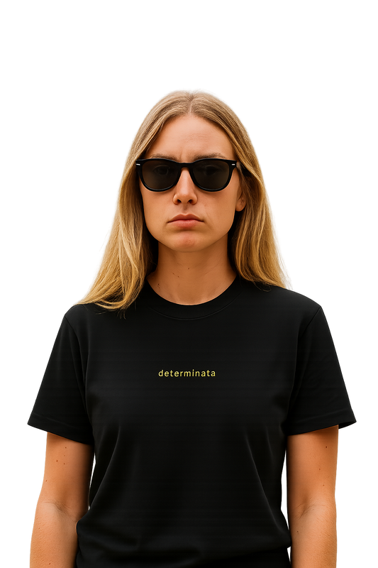 T-shirt girocollo ricamata - determinata