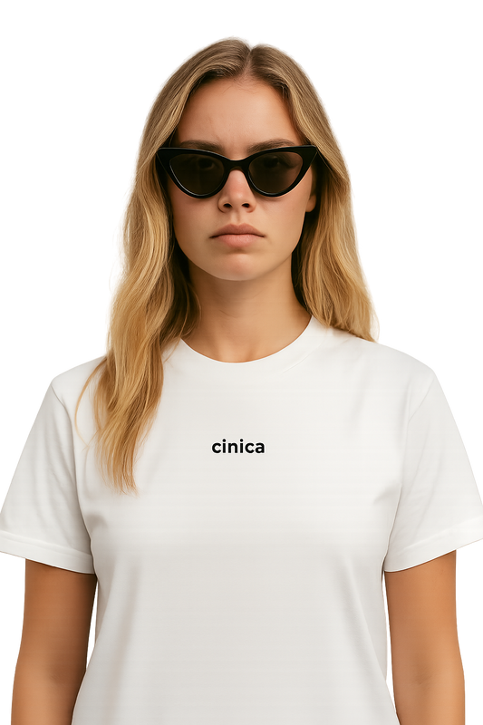 T-shirt girocollo ricamata - cinica