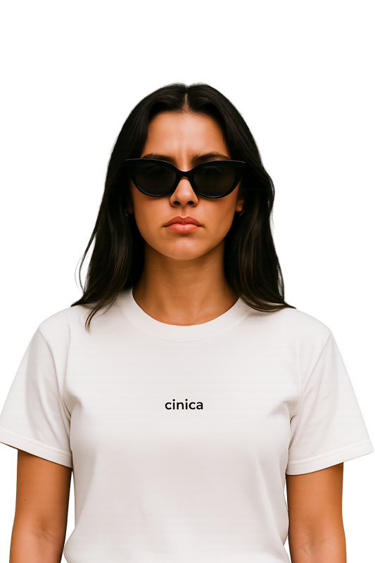 T-shirt girocollo ricamata - cinica